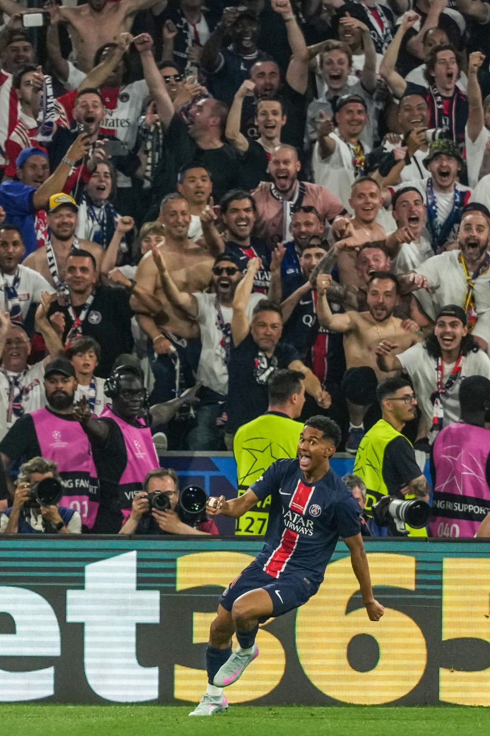 法甲：巴黎圣日耳曼上下颠沛，全力赢得联赛冠军的简单介绍