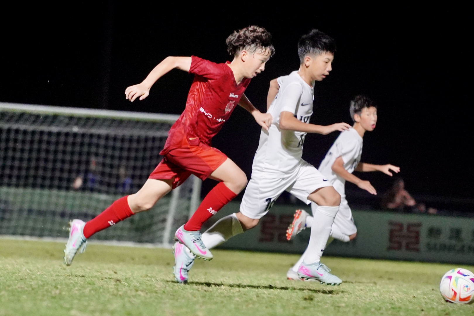 足球运动在国内各地迅速发展壮大 