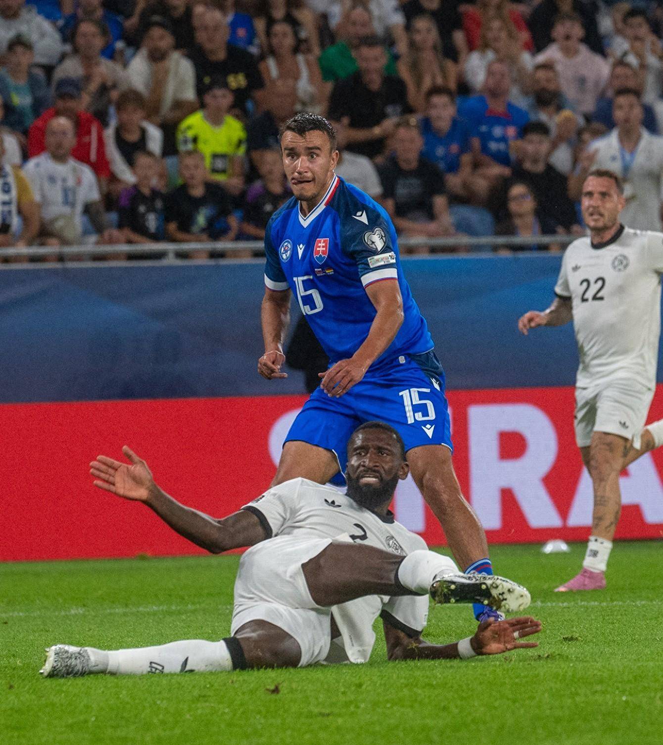 欧预赛比赛惊现黑马勇敢挑战传统强队 