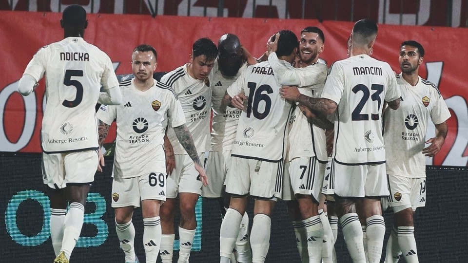 包含罗马主场胜利，积分榜上升至第四的词条